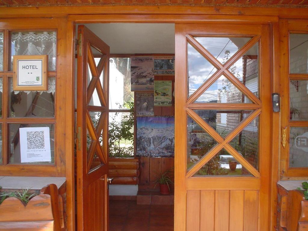 Hosteria Nuevo Pinar سان كارلوس دي باريلوتشي المظهر الخارجي الصورة